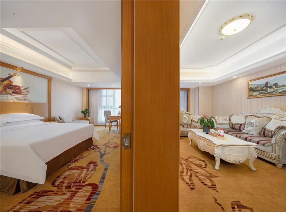 Vienna Hotel Zhengzhou Zhongyuan Futa Exterior photo